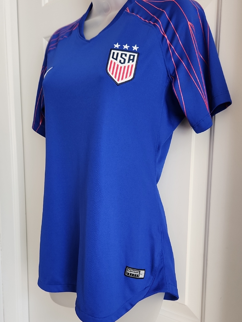 NIKE Blue and Red Short Sleeve Dry Fit Top Size M USA Soccer Jersey Shirt - Picture 4 of 10